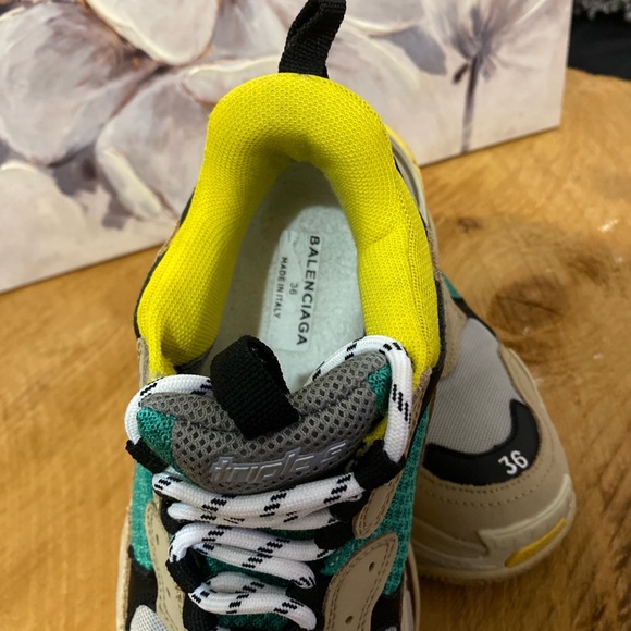 Balenciaga Triple S - Picture 7 of 12